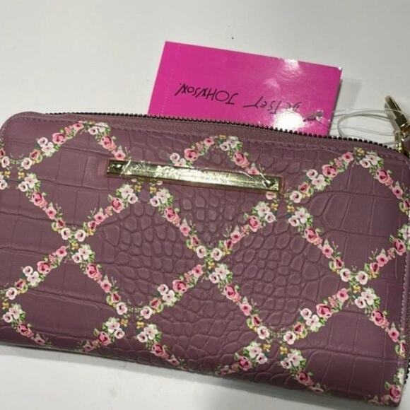 Betsey Johnson Floral wristlet mauve - Picture 2 of 7